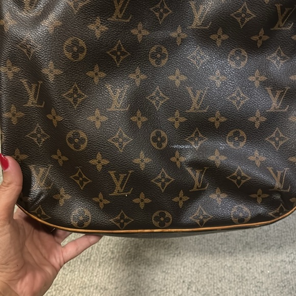 Louis Vuitton Large Monogram Crossbody - Picture 2 of 6